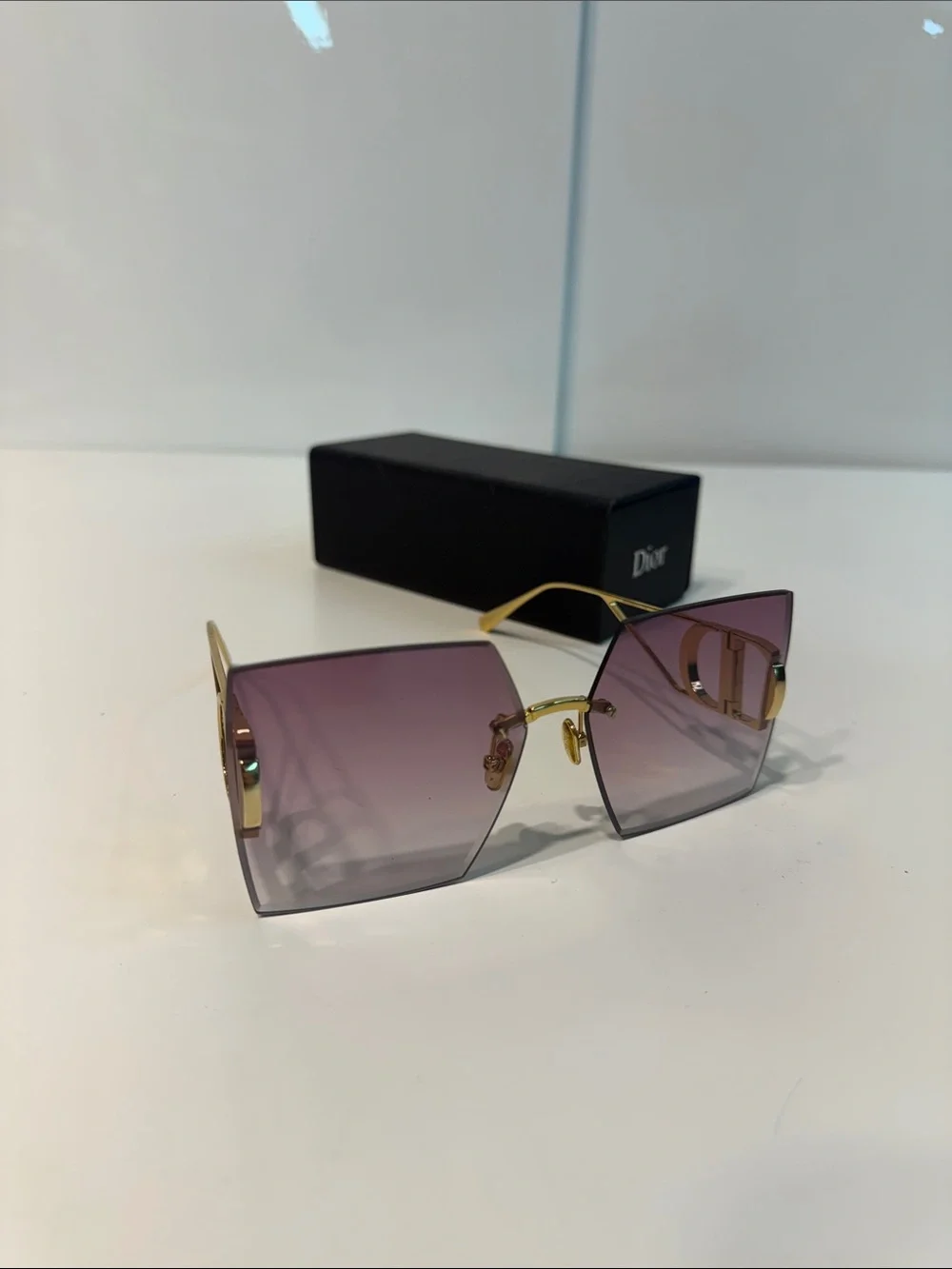 Gently used women’s Dior 30Montaigne Purple-to-Pink Frameless Square Sunglasses